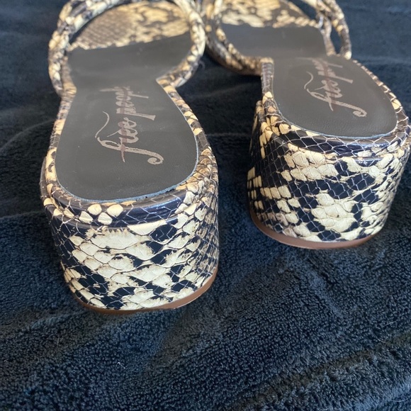 Free People Petra Snake Block Heel Sandal 37 6.5 - Picture 4 of 5